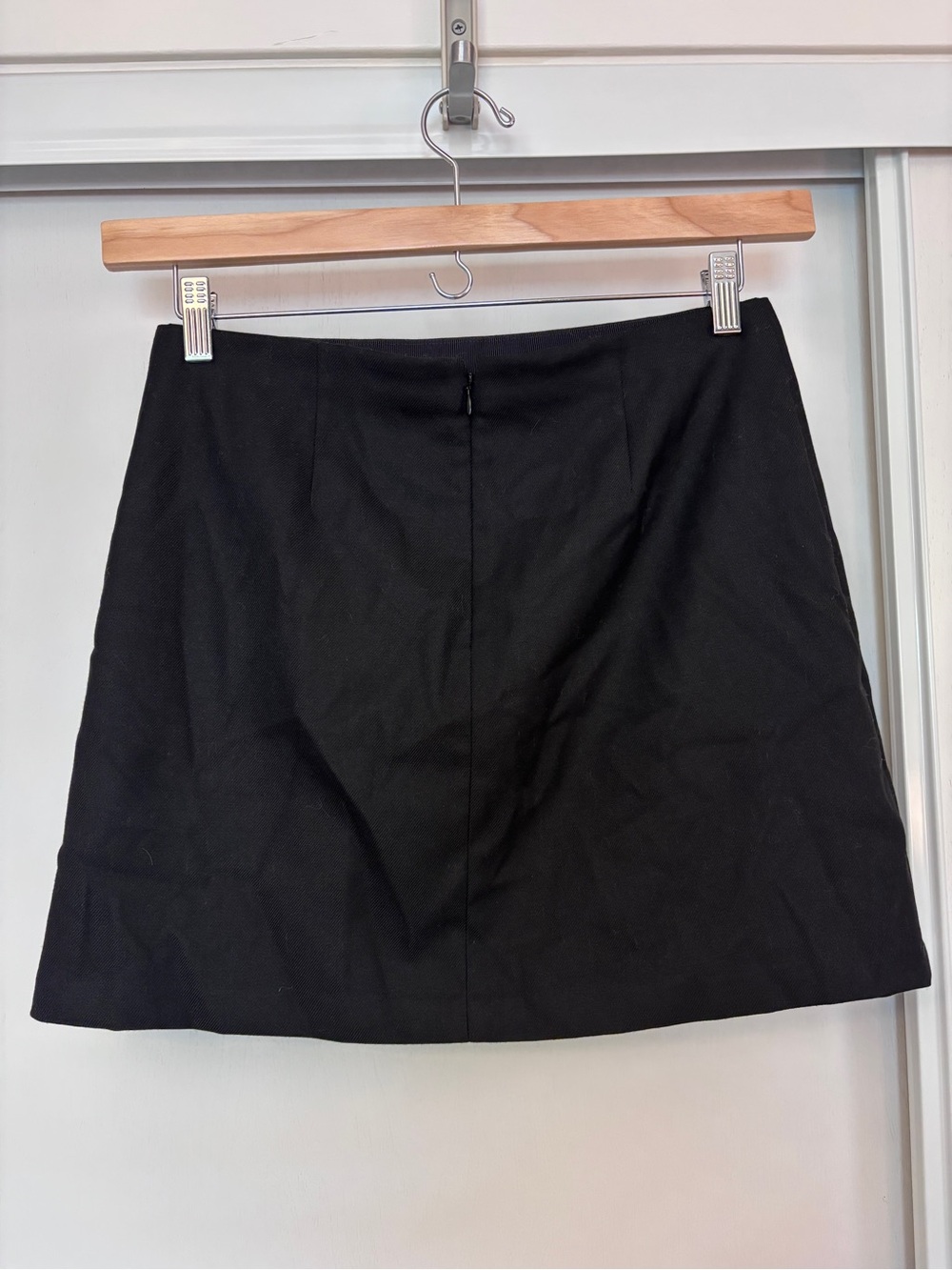 Aritzia Sunday Best Black Mini Skirt Size 8 Preppy Minimalist Elevated Basic - Picture 3 of 9